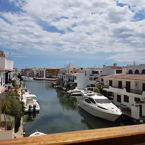 Magnifico Junto Al Canal Principal. Empuriabrava